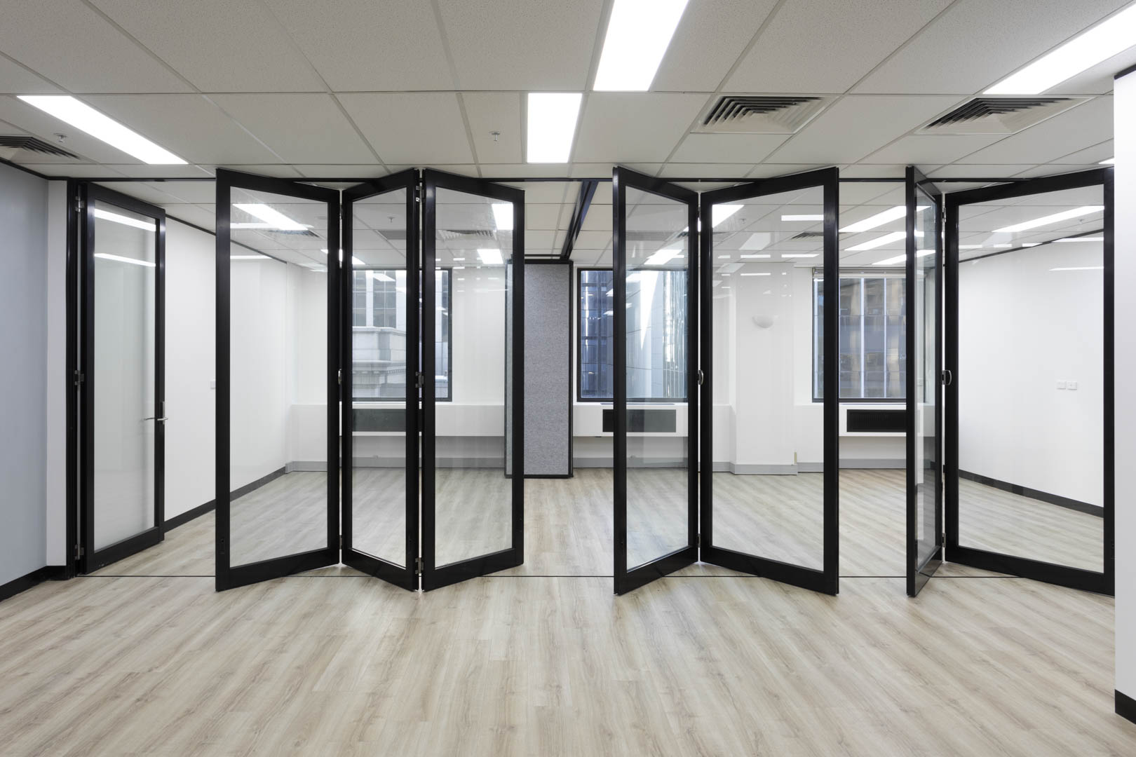 image of single glazed interior doors by GLYDE architectural acoustic systems