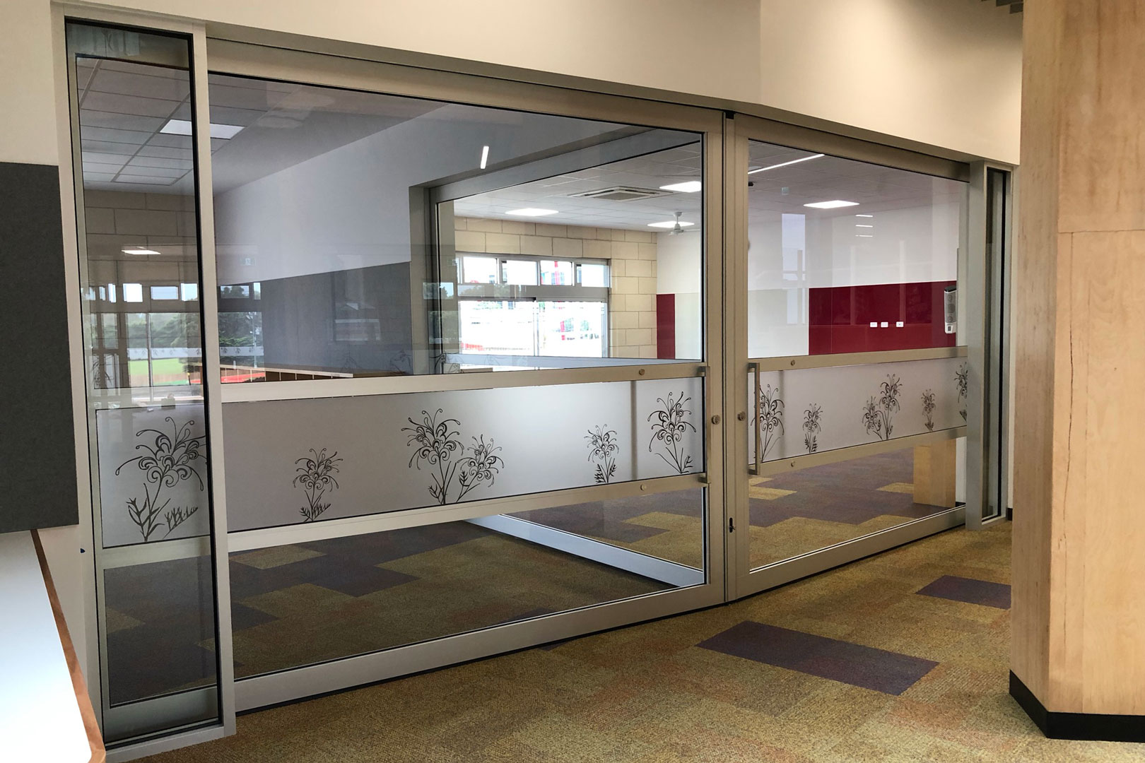 Create flexible general learning areas with GLYDE acoustic sliding doors