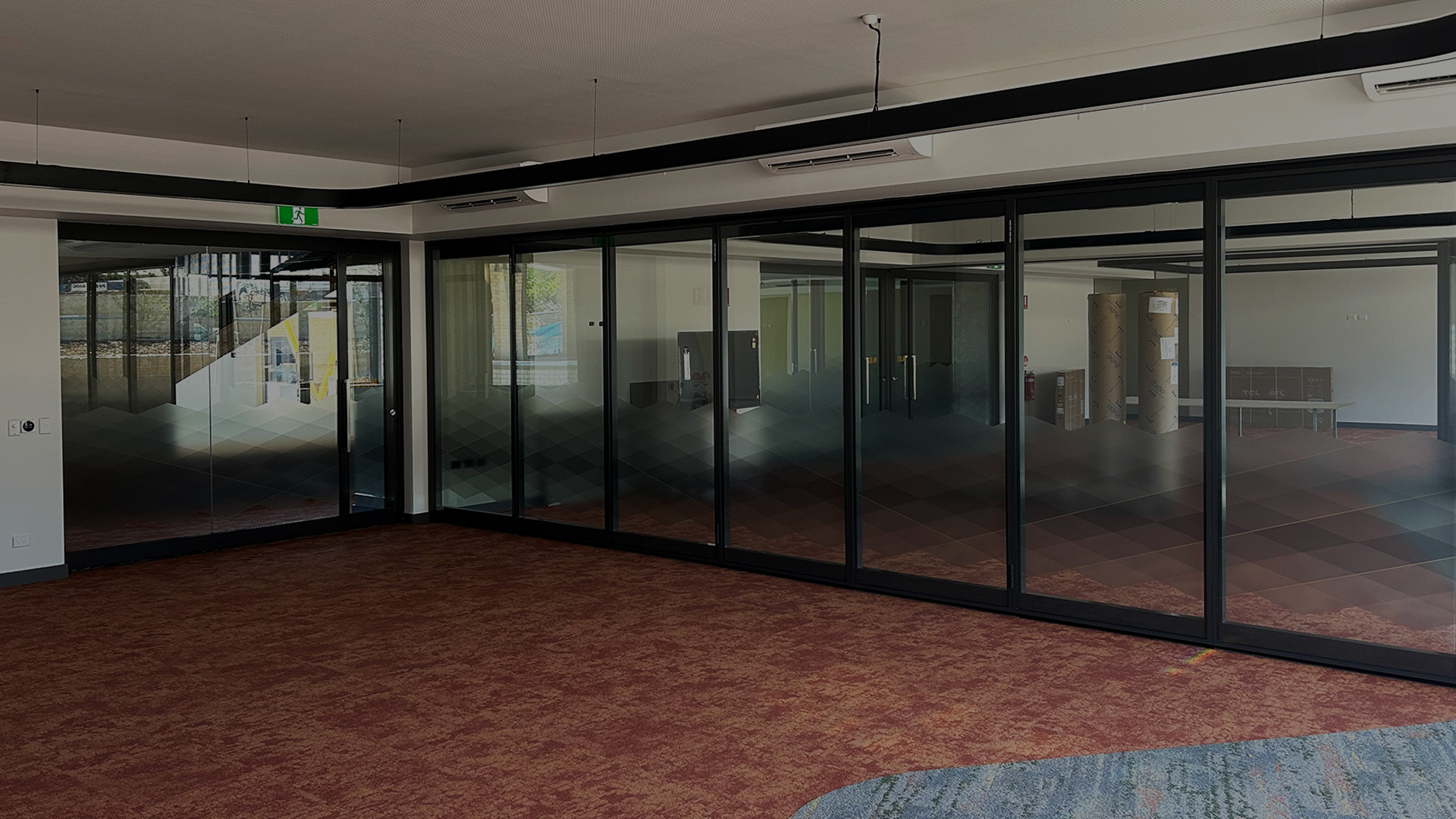 Optica glazed operable wall for school