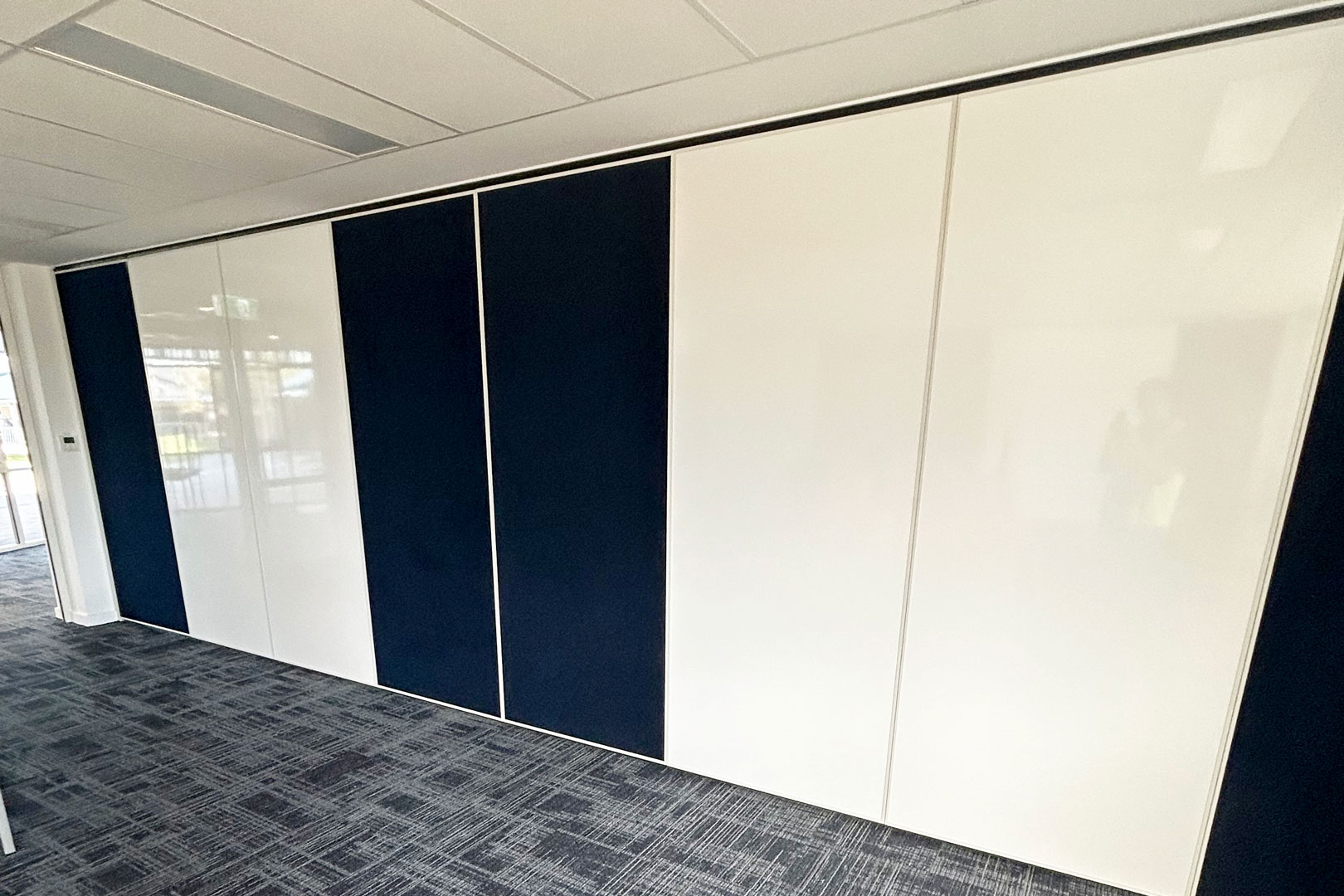 Rw47 solid operable wall with whiteboards installed in a school