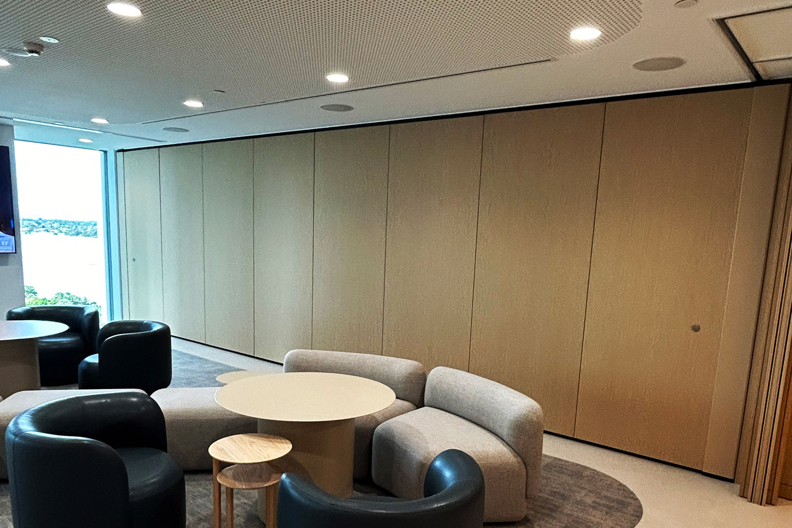 Remote stack solid operable wall for commercial fitout