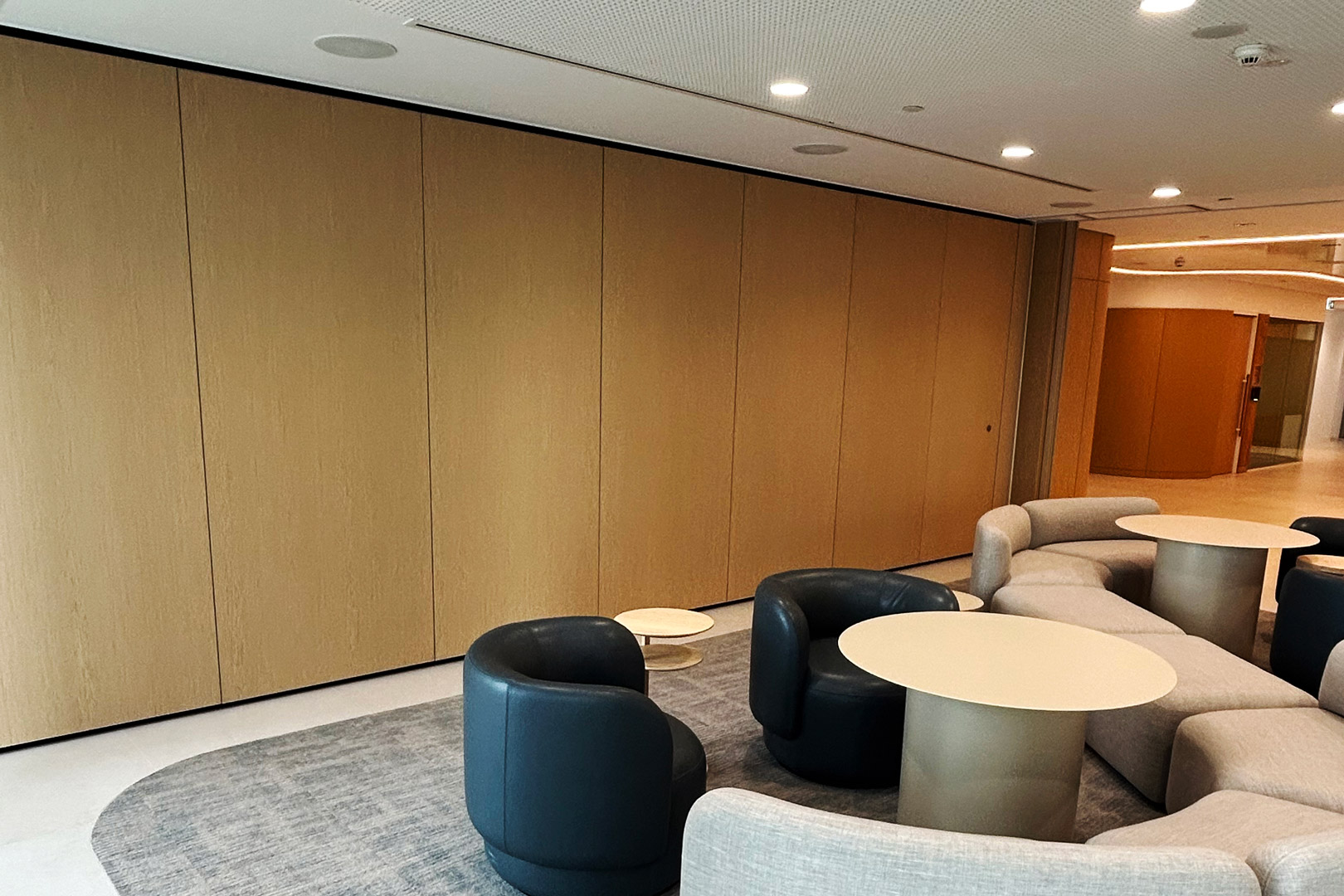 Remote stack solid operable wall for commercial fitout