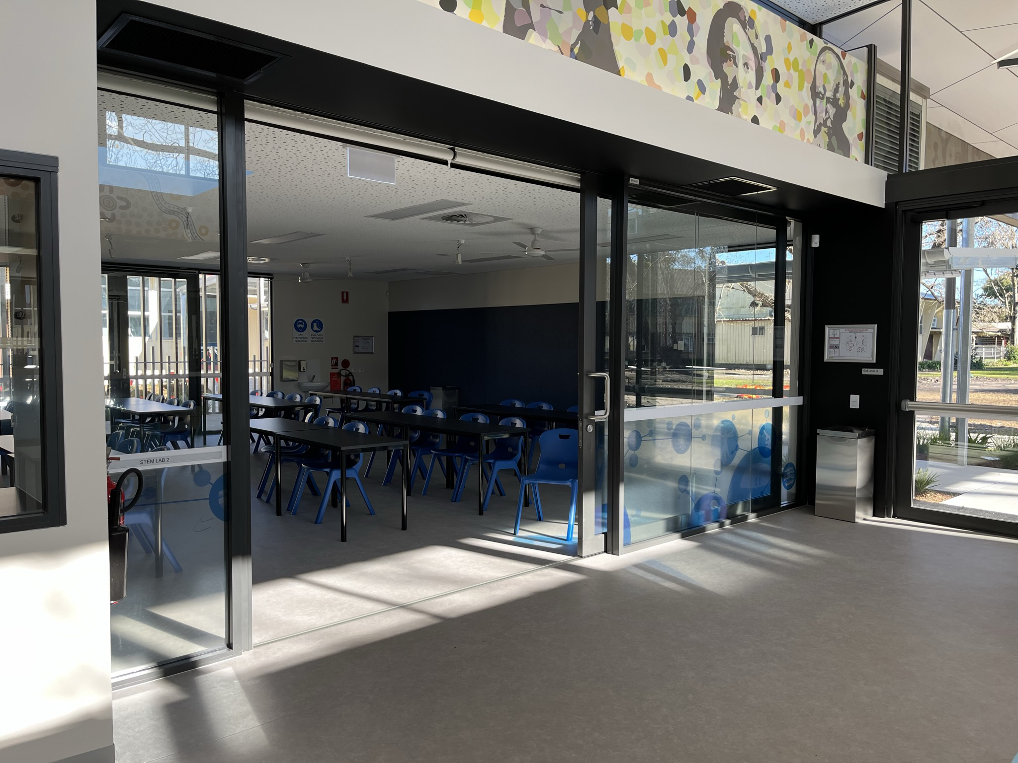 Seriene bottom rolling acoustic slider with wide floor track